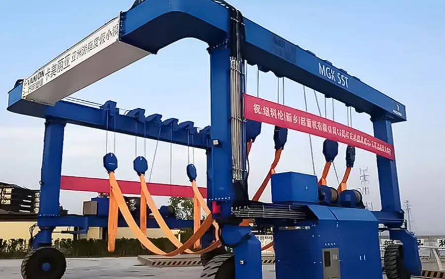 marine travel lift.webp