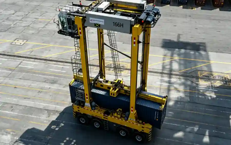 Container-Straddle-Carrier-Crane.webp
